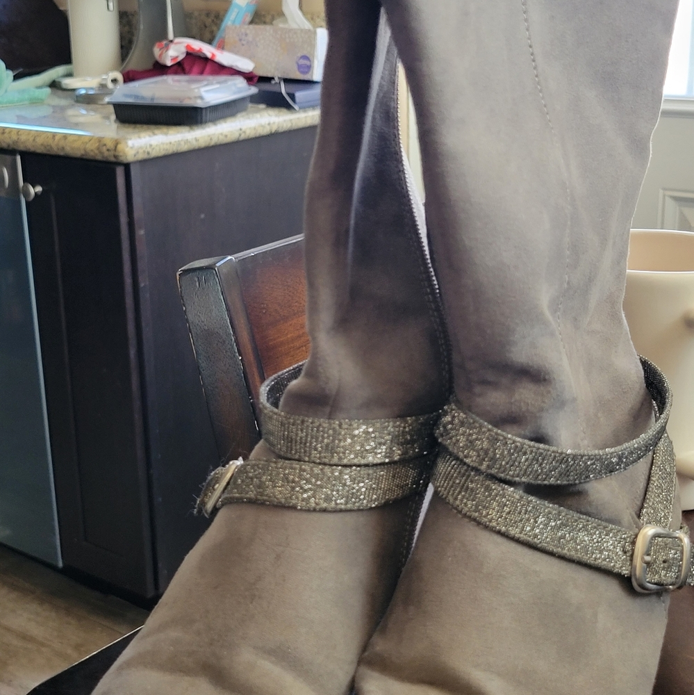 Girls grey wedge boots. Size 5
